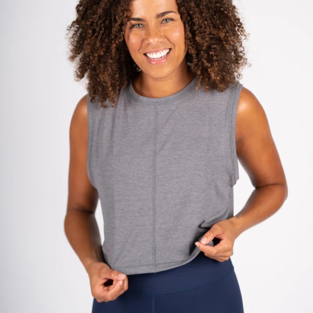 053EA.- Endeavor Athletic DRYFORCE® tank. Size Medium